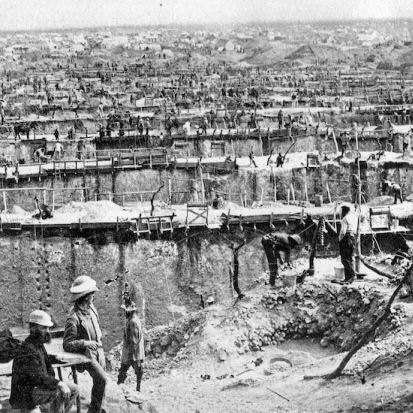 Archive photo: diamond mine, late 19th century